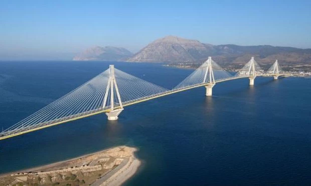 Θα φωταγωγηθεί το βράδυ της Ανάστασης η Γέφυρα Ρίου – Αντιρρίου